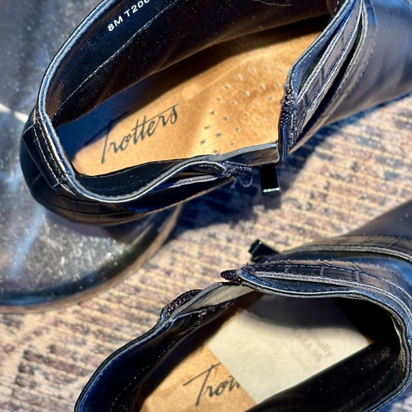 ⭐️Trotters Black MIKA Leather Ankle Boots⭐️ - Picture 7 of 13